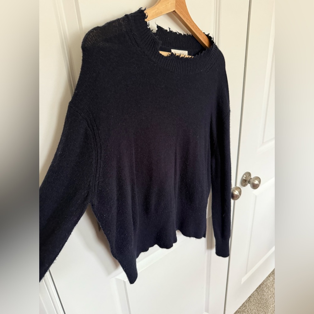 Treasure Bond Women's Distressed Sweater in Navy Size M - Picture 4 of 6